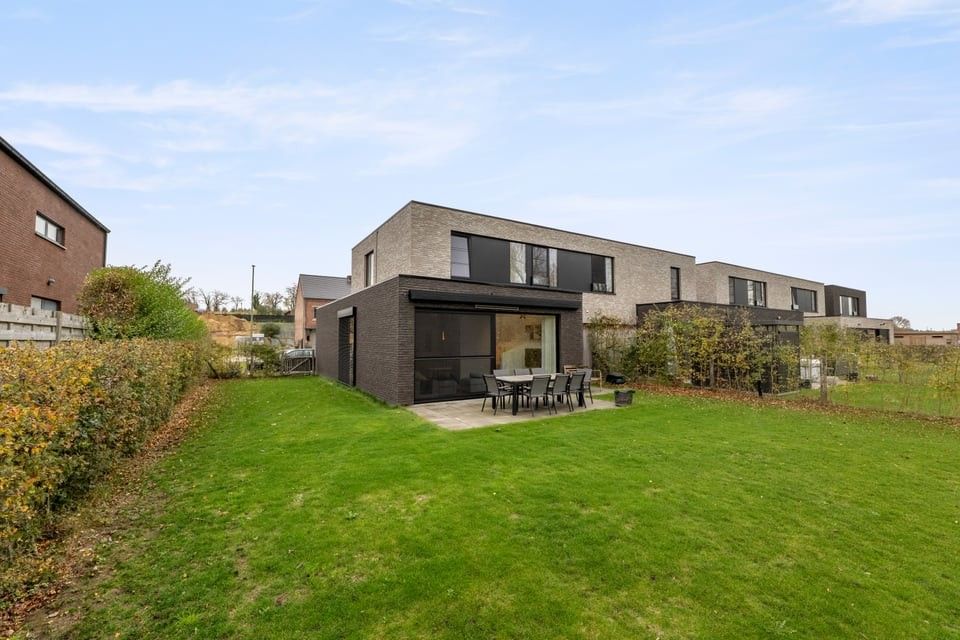 MODERNE HALFOPEN BEBOUWING MET INPANDIGE GARAGE EN RUIME TUIN IN SINT-TRUIDEN foto 33