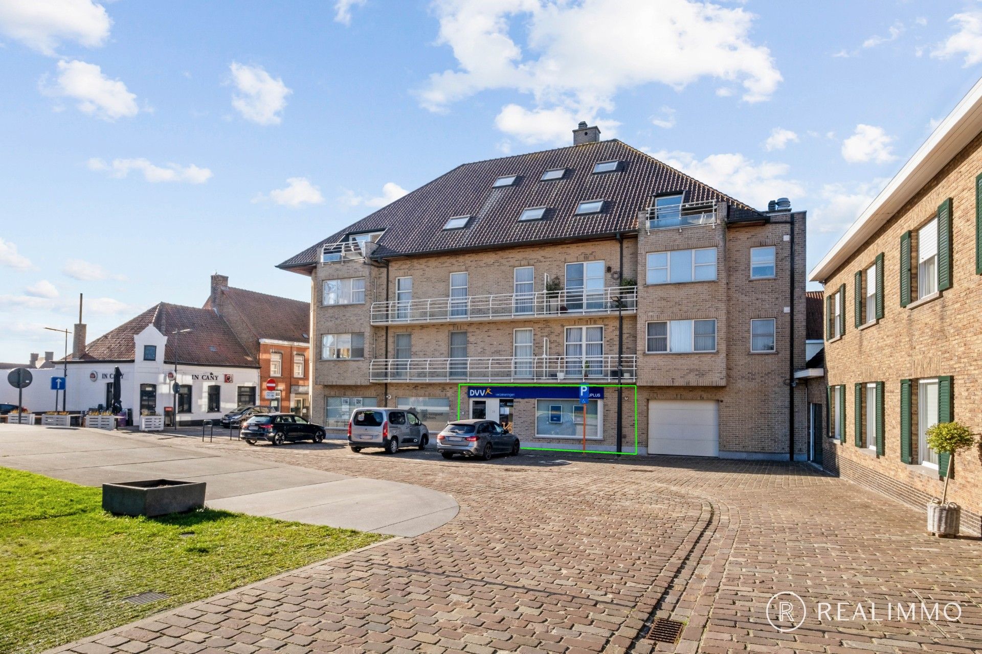 Commerciële ruimte te koop foto {{pictureIndex}}