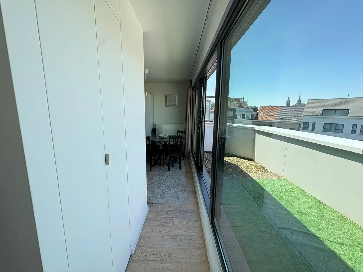 RUIME STUDIO OP VIERDE VERDIEPING MET RUIM TERRAS foto 9