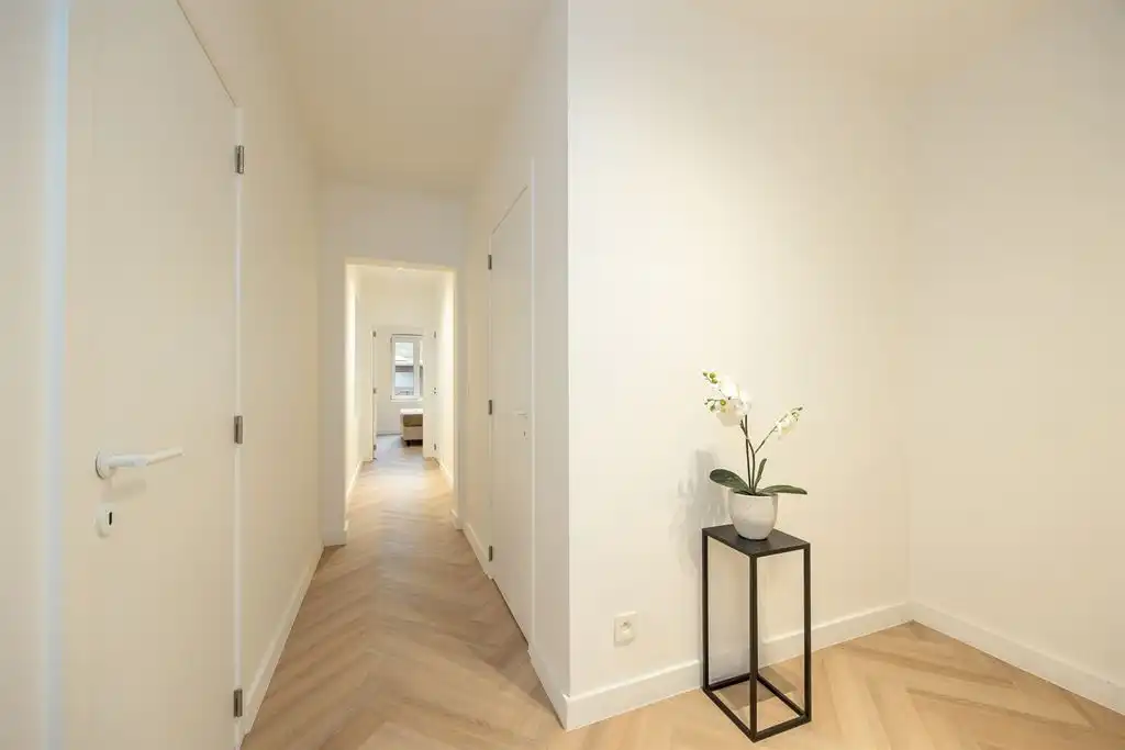 Gerenoveerd appartement met 2 slaapkamers foto 7