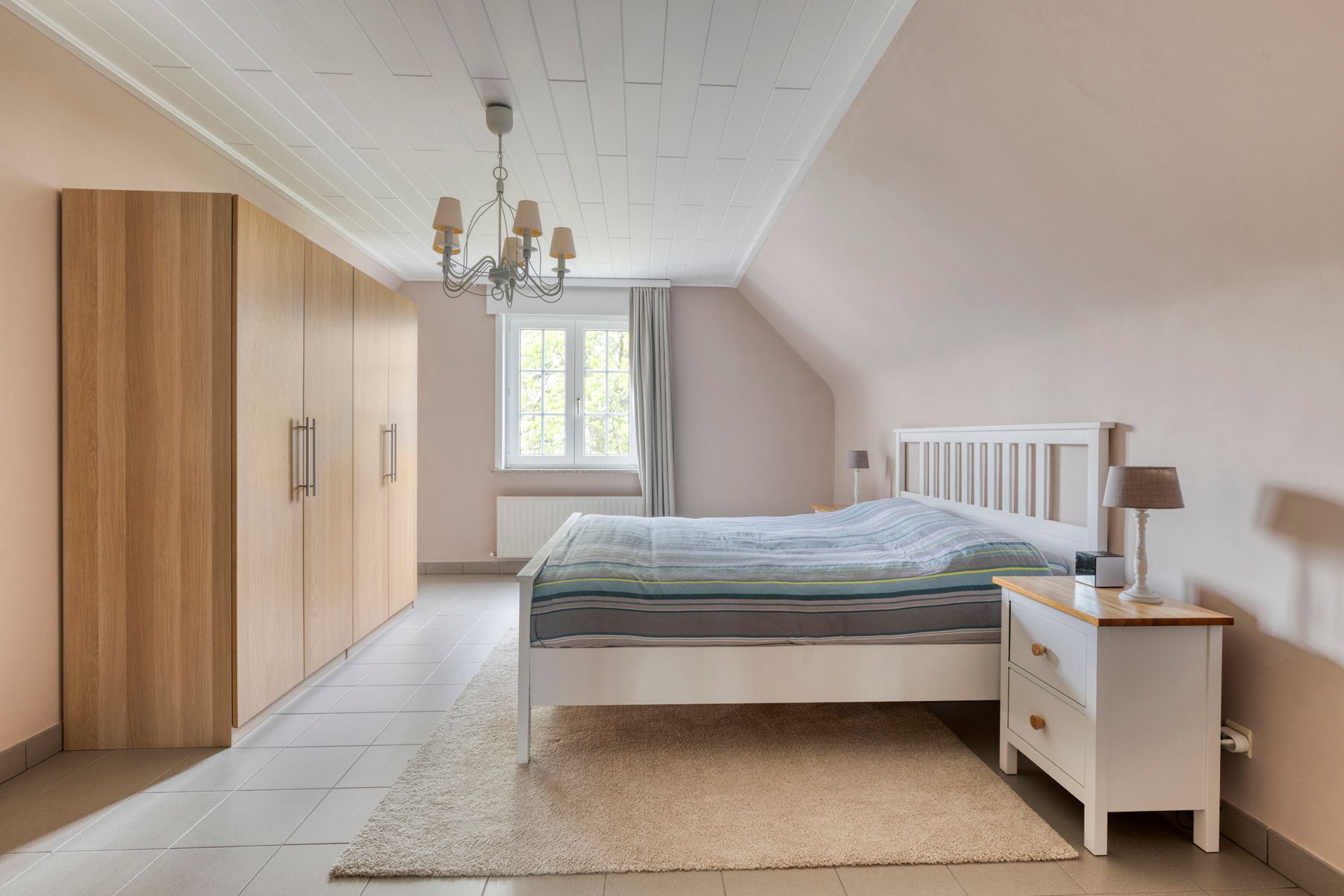 Perfect onderhouden villa met 4 slaapkamers, garage en tuin foto 16