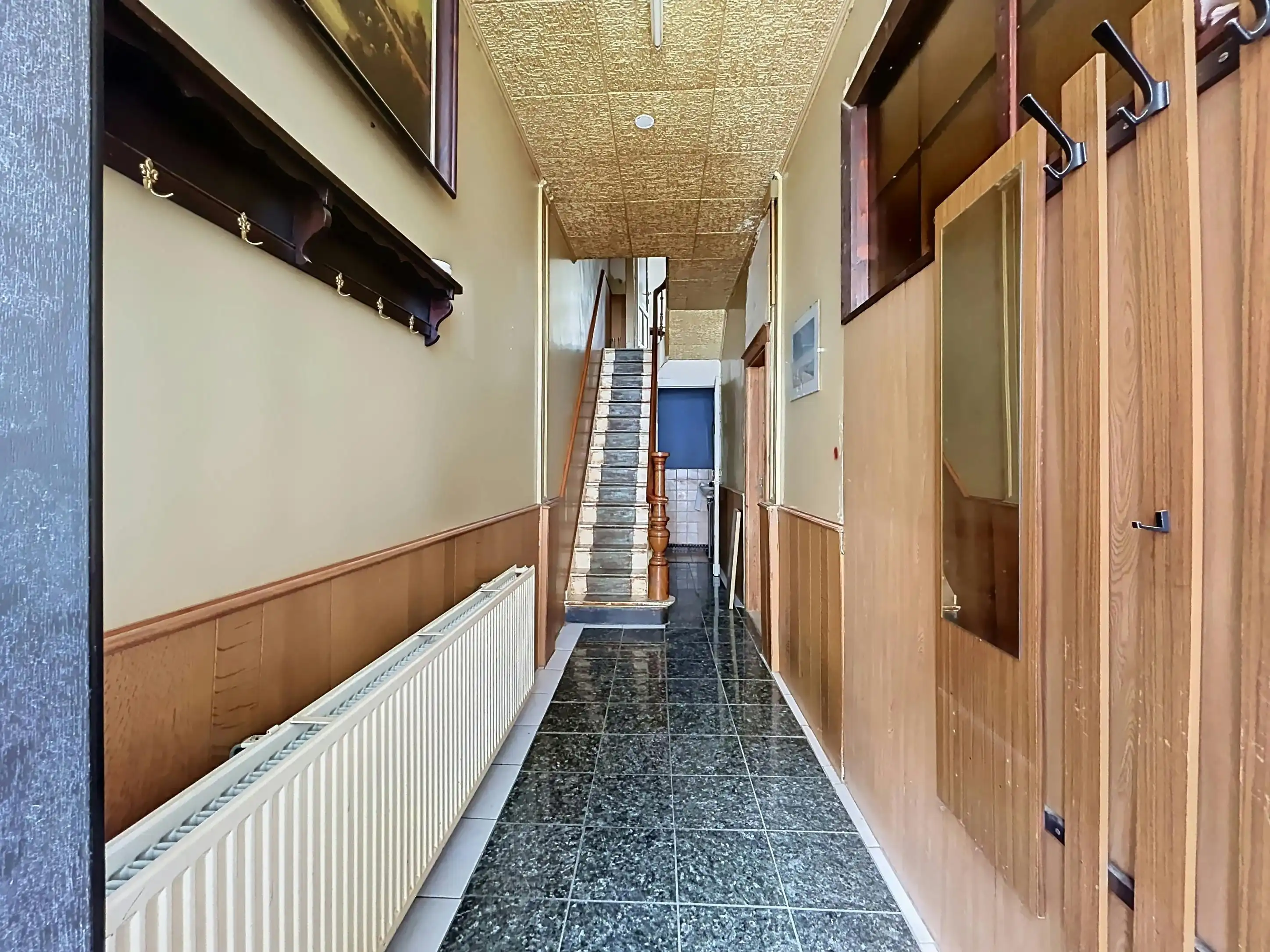 Te renoveren woning met 5 slaapkamers vlakbij Rivierenhof  foto 2