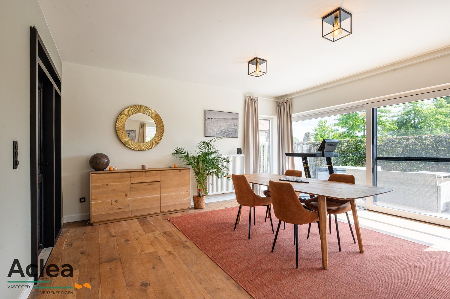 Stijlvolle, ruime woonst op een mooi perceel foto 6