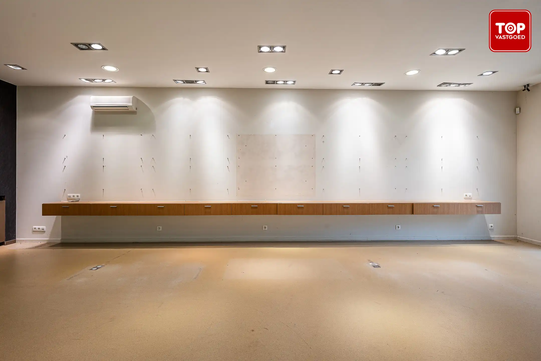 Karaktervol en  multifunctioneel handelshuis  op een interessante ligging.  foto 6