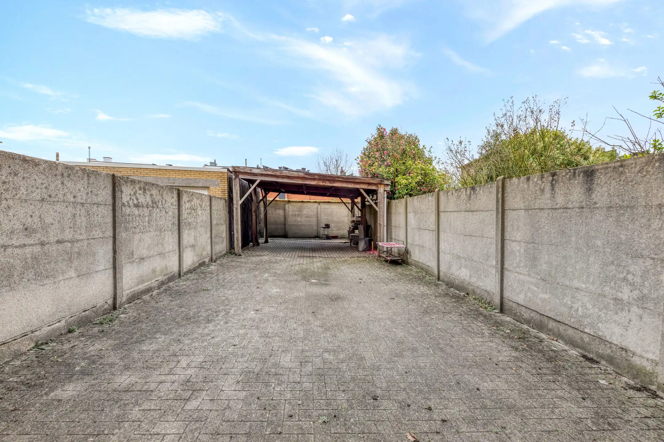 Opbrengsteigendom met 3 verhuurde appartementen nabij stad  foto 33