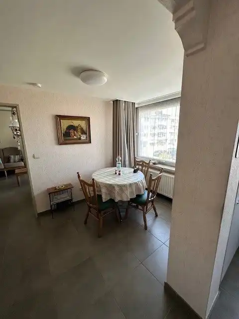 Ruim appartement met prachtig zicht op het marktplein in hartje Neerpelt! foto 7