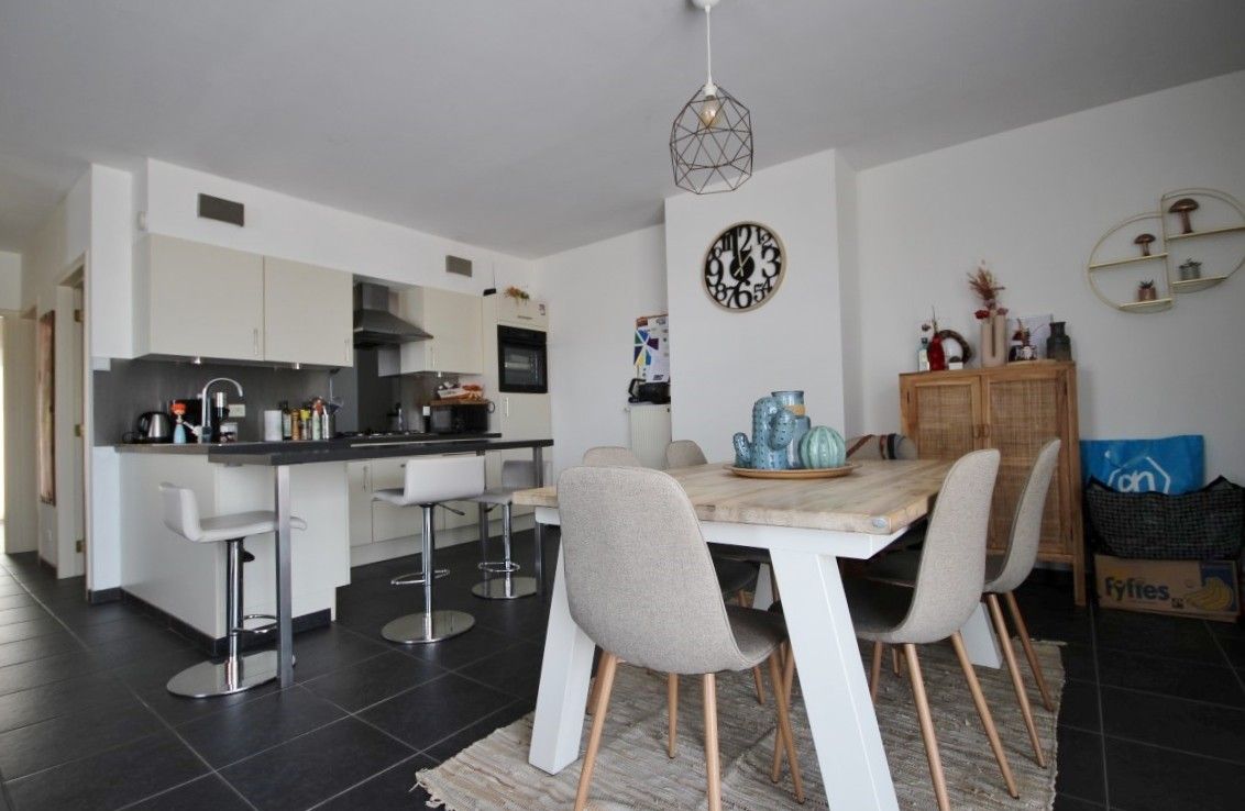 Ruim duplexappartement met 3 slaapkamers te Nieuwerkerken foto 2