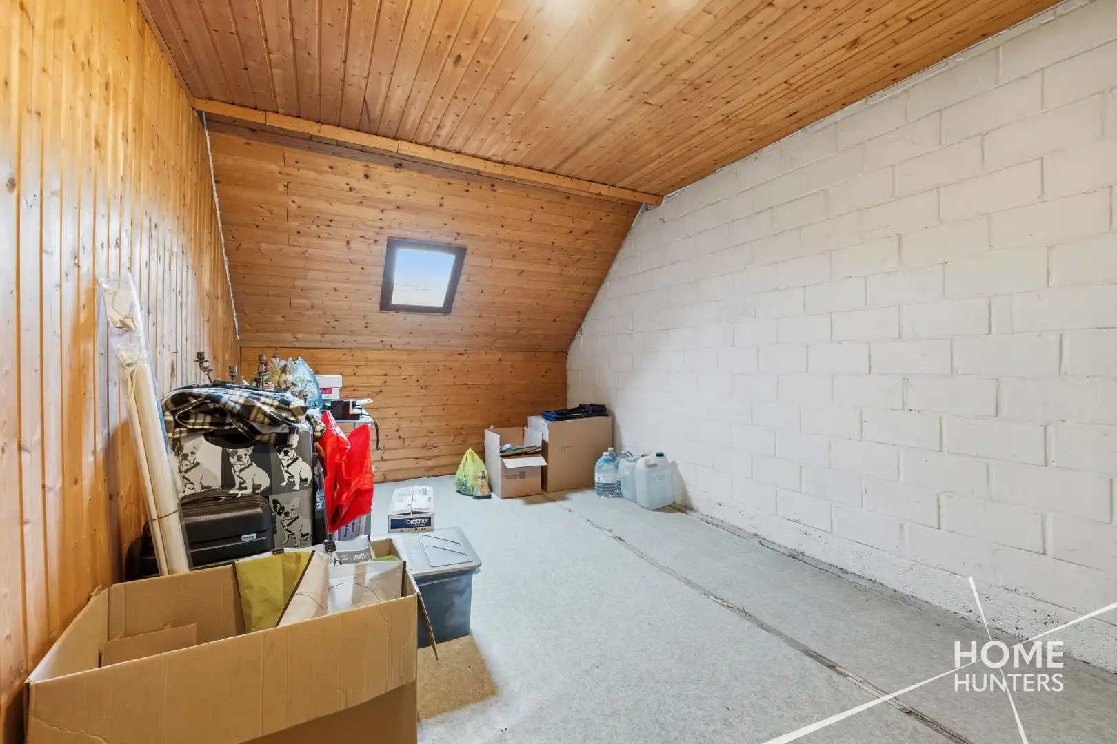 Te renoveren woning met 3 slaapkamers en ruime garage in Vlamertinge foto 13