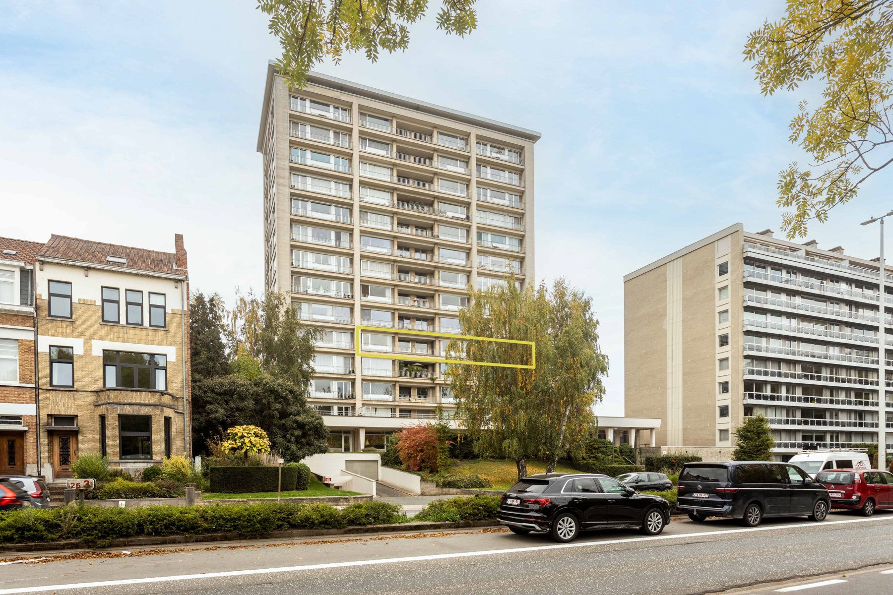 Exclusief ruim app. met mooi parkzicht, terrassen en garage foto {{pictureIndex}}