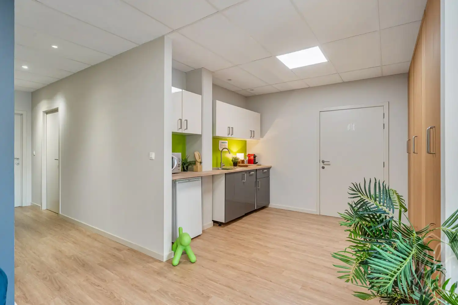 Instapklare kantoorruimte met parking voor de deur in Hasselt foto 12