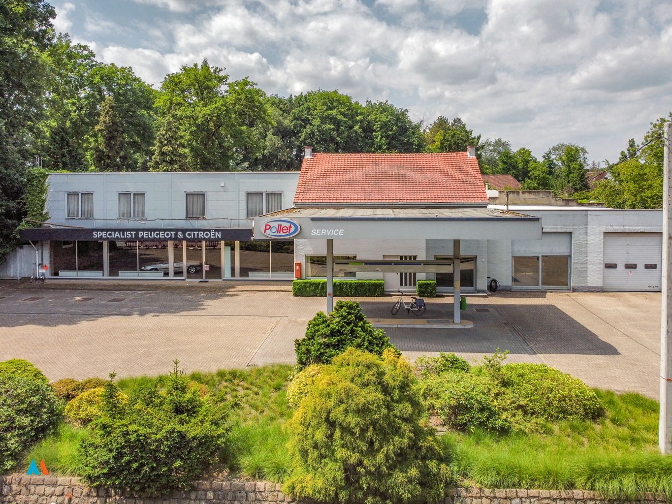 Garagebedrijf met woonst foto {{pictureIndex}}