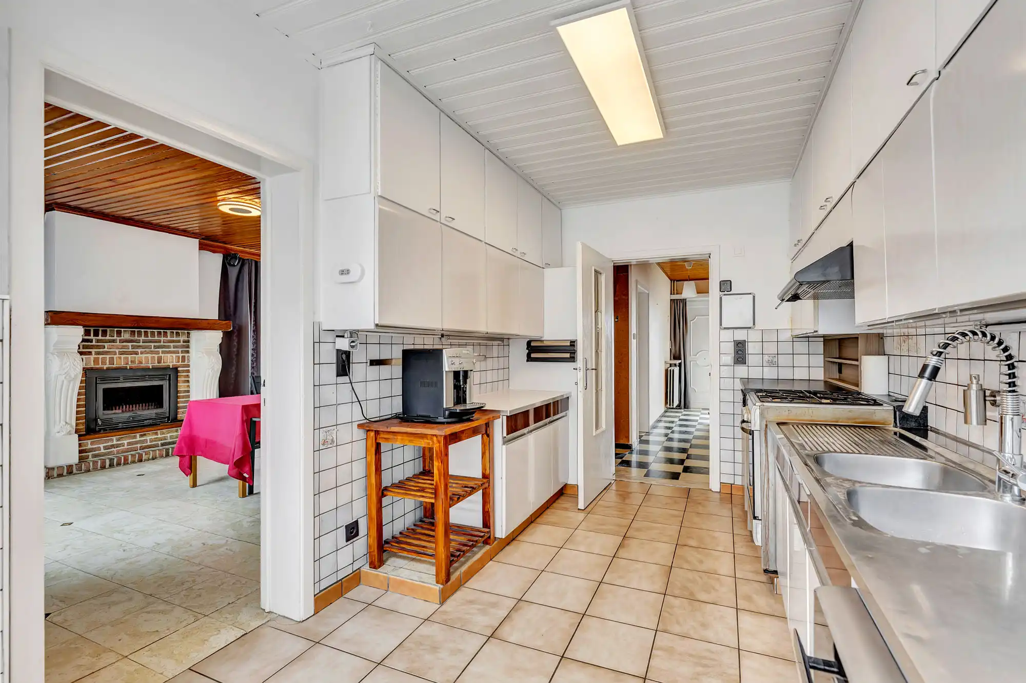 Goed onderhouden woning met garage en tuin foto 9