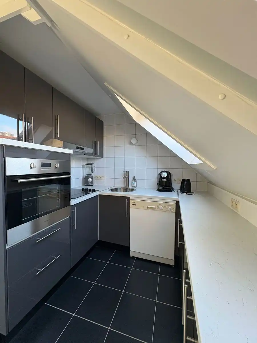 Instapklare, bemeubelde studio dichtbij zee in Oostende foto 3