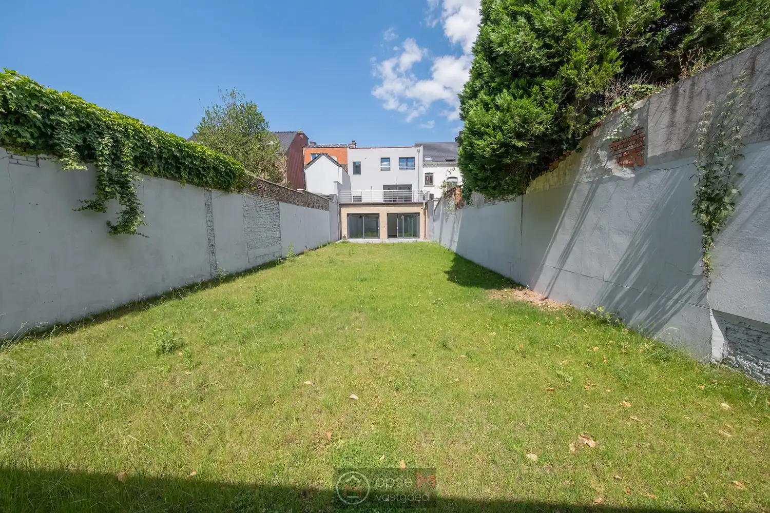 RUIM GELIJKVLOERS APPARTEMENT MET 2 SLPKS EN TUIN MET TERRAS. foto 18