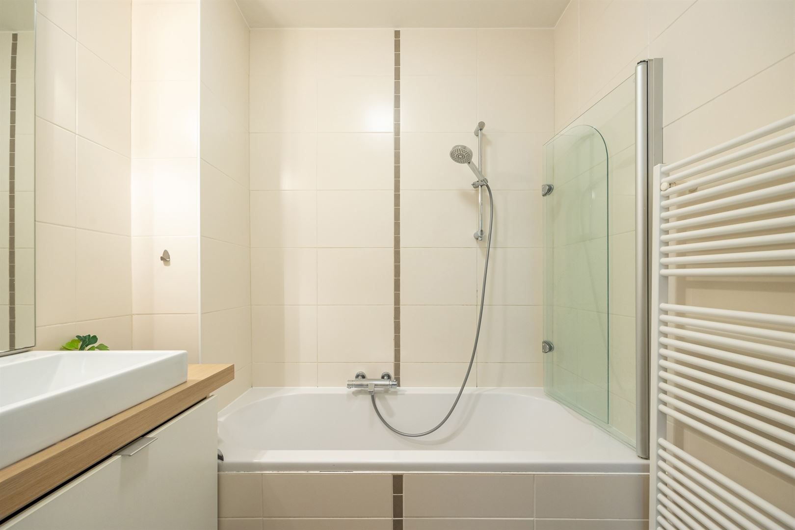 Appartement met twee slaapkamers met overdekte autostaanplaats foto 14