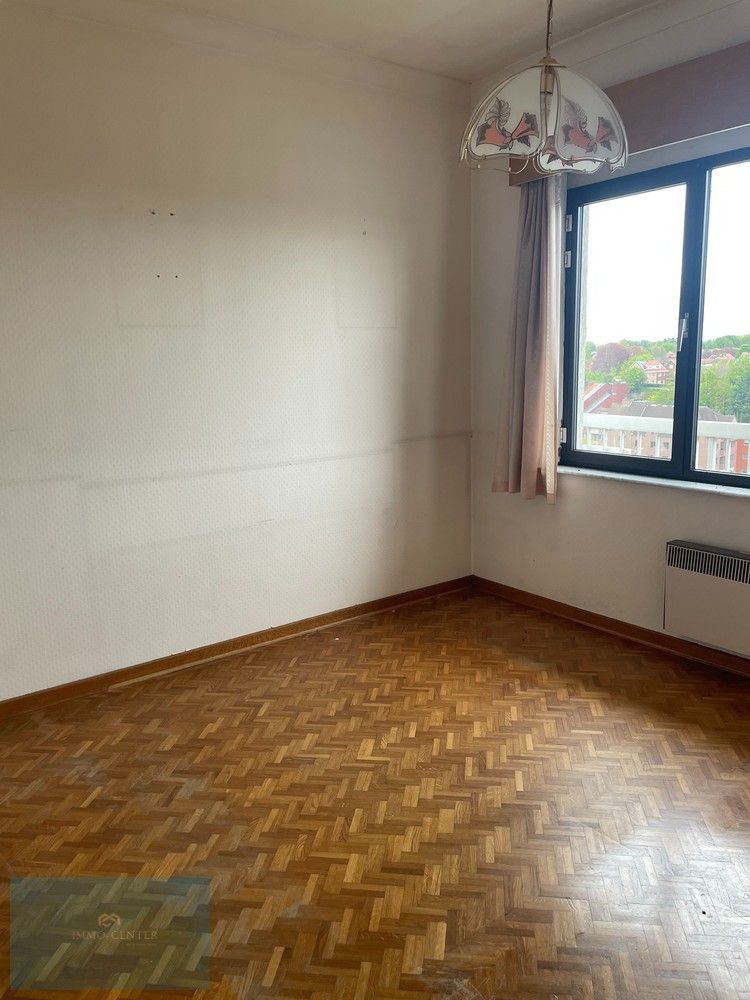 Te huur: Ruim 3-slaapkamer appartement in hartje Genk – Sint-Martinusplein foto 3