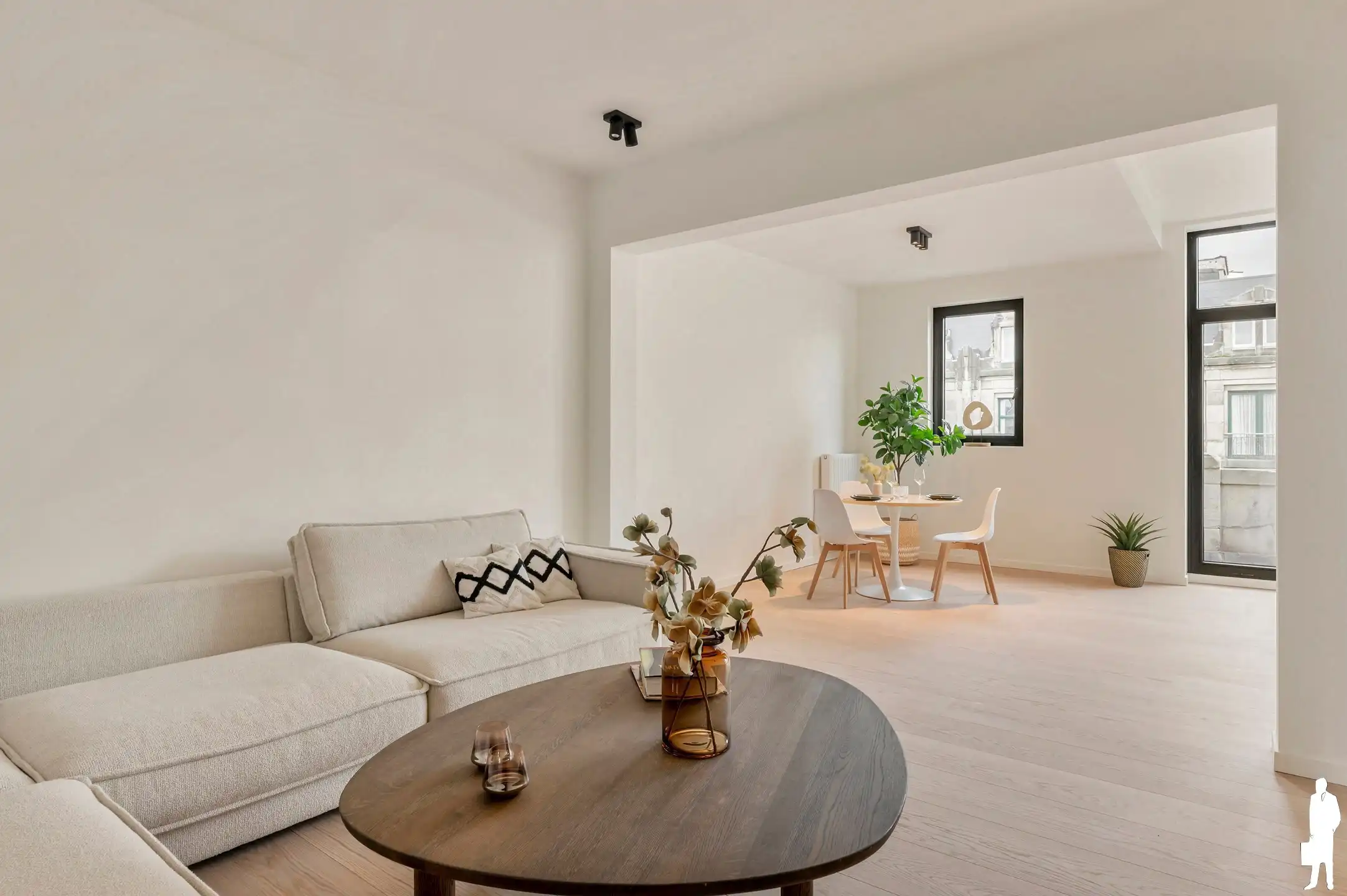 Gerenoveerd dakappartement met twee slaapkamers foto 9