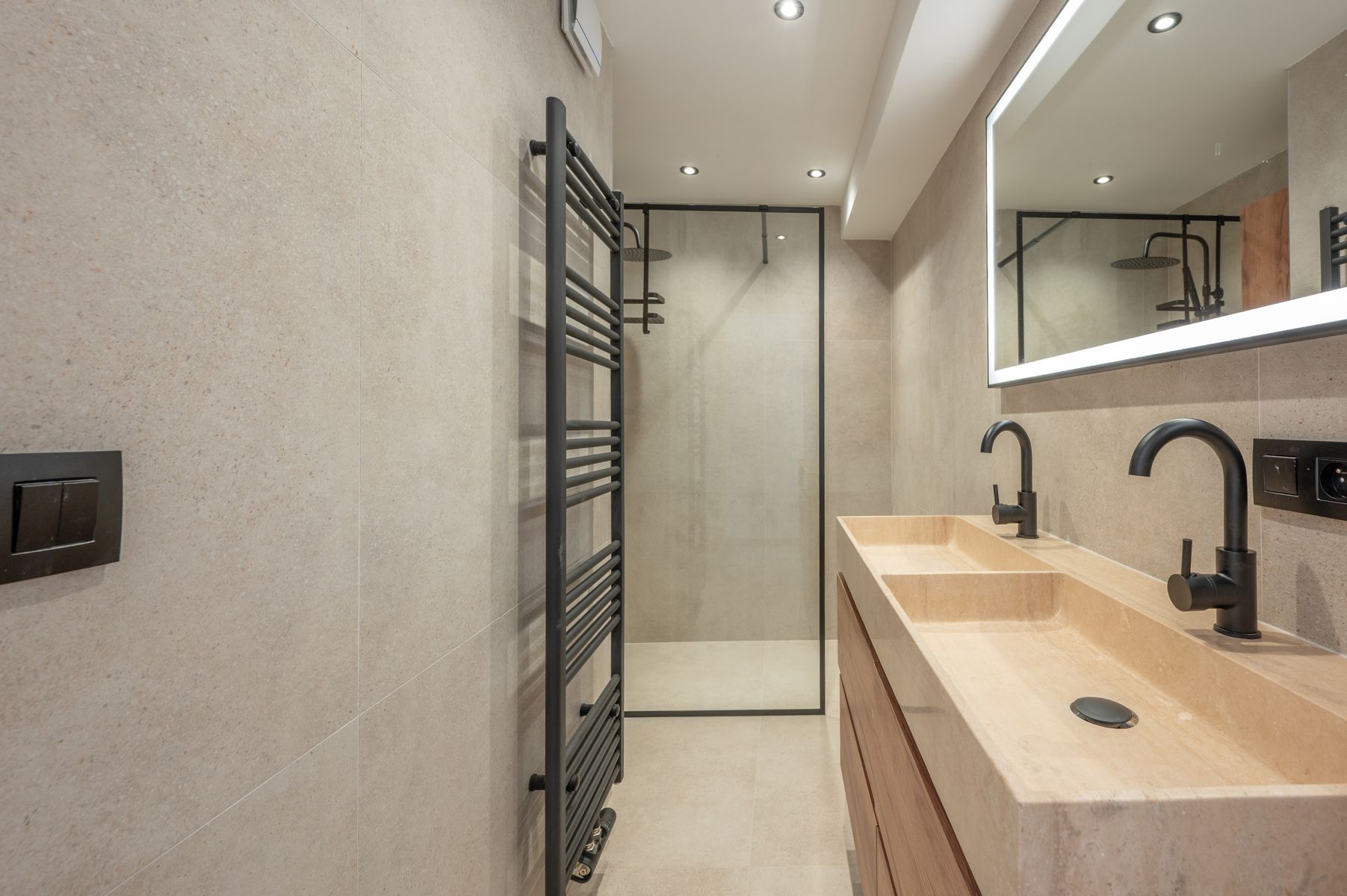 Gerenoveerd 2-slaapkamer appartement met zeezicht foto 10