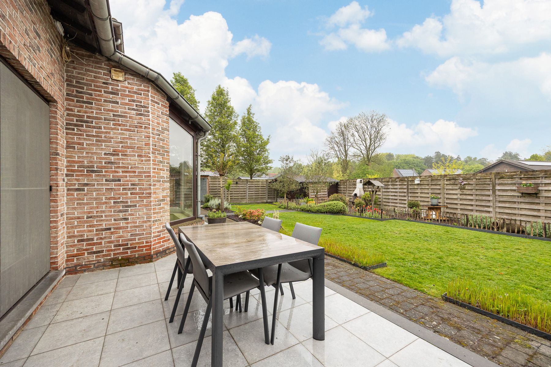 Woning met 2 slaapkamers en garage op 557 m2 grond foto 32