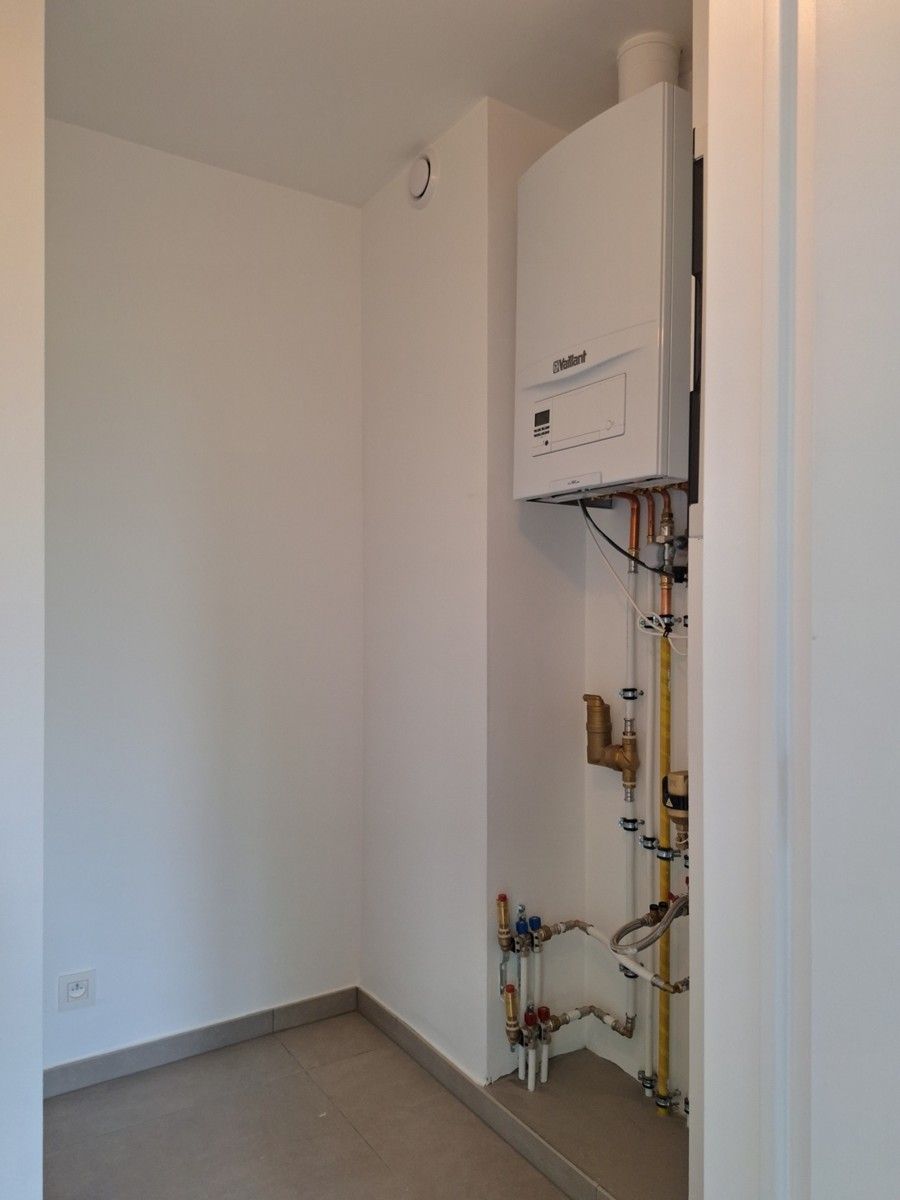 Lichtrijk appartement met 2 slaapkamers, 2 balkons, autostaanplaats en kelderberging foto 6