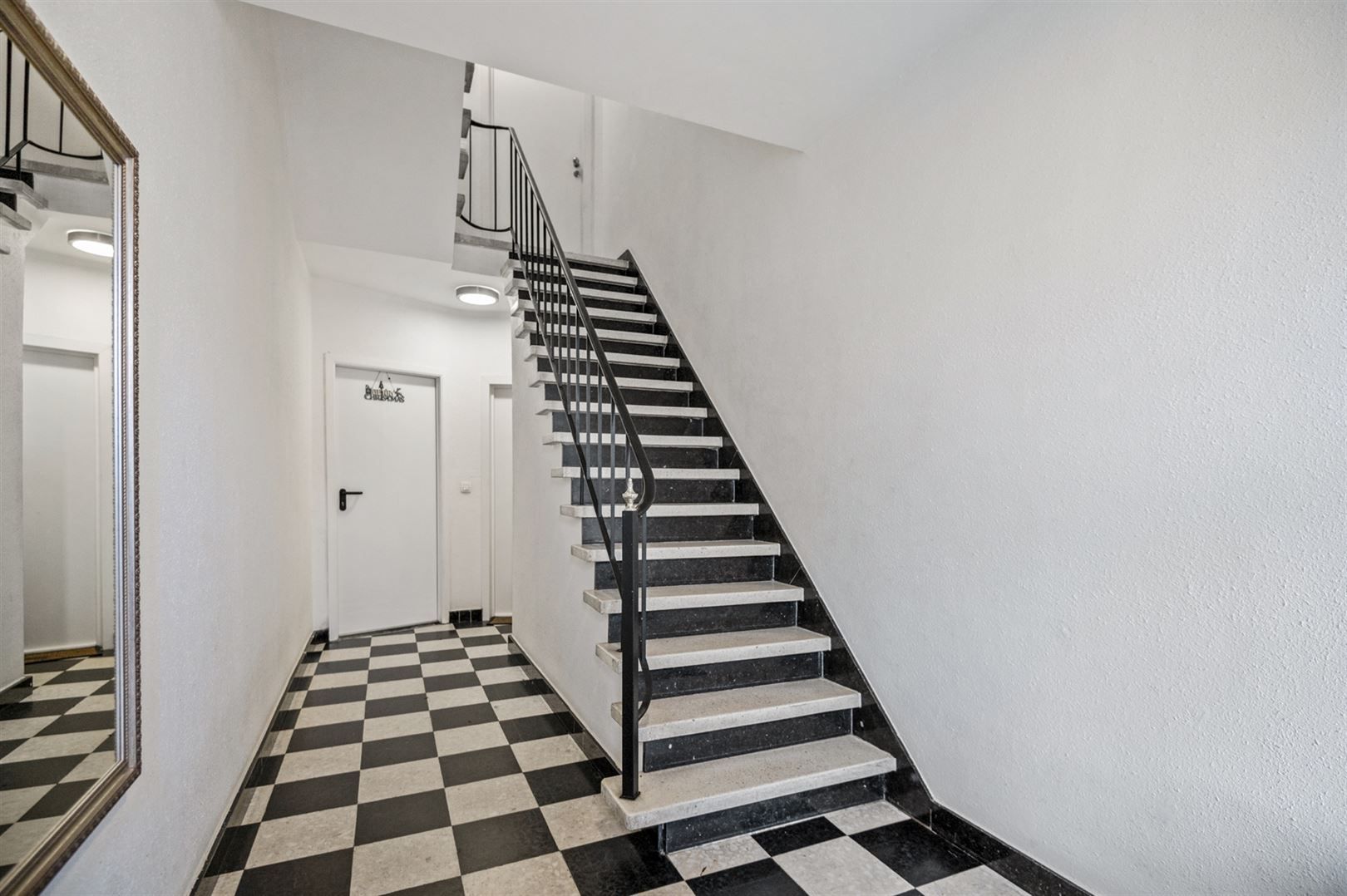 Recent gerenoveerd appartement ca. 88m2 met 2 slaapkamers en terras. foto 14