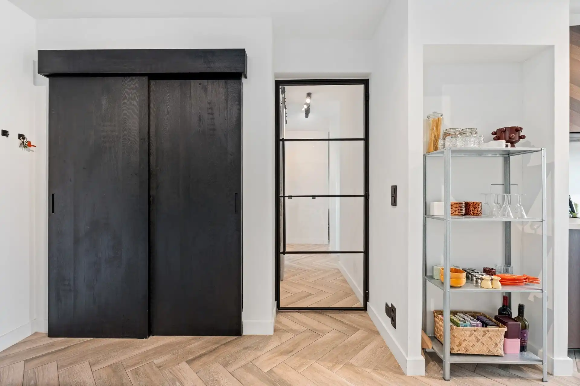 Gerenoveerd appartement met ruim terras foto 8