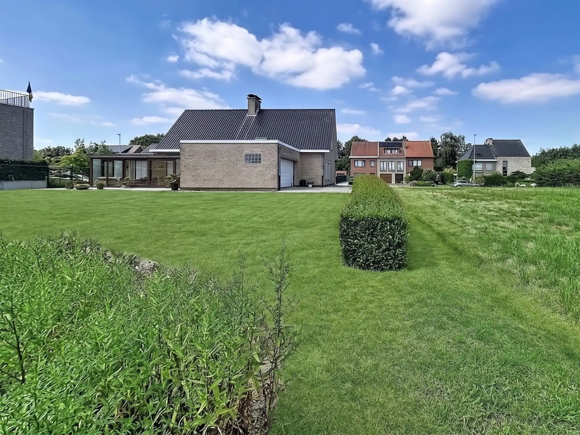ZEER RUIME VRIJSTAANDE WONING MET MOGELIJKHEID TOT 6 SLAAPKAMERS OP TOPLOCATIE IN SINT-NIKLAAS ! foto 13