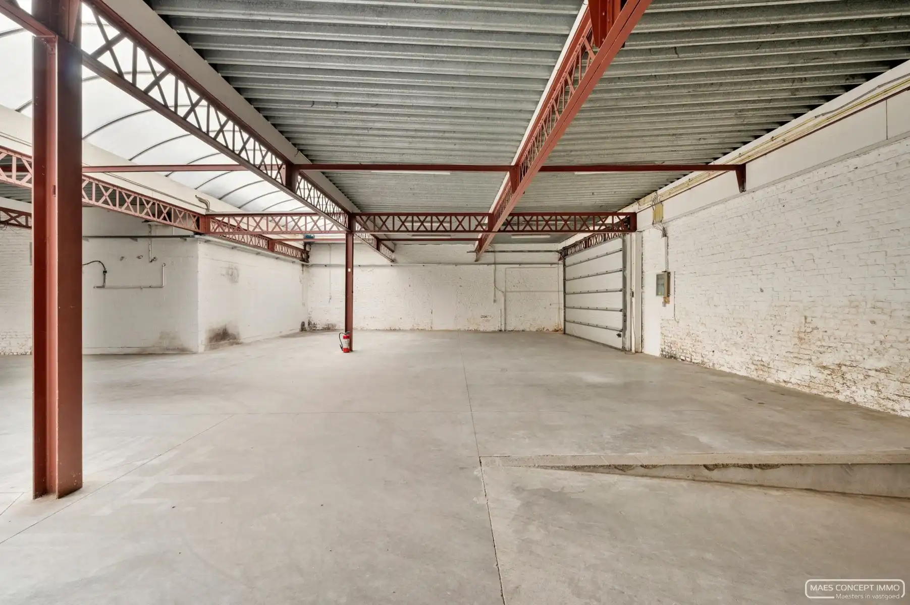 Magazijn te huur vlak aan station van Anzegem foto 2