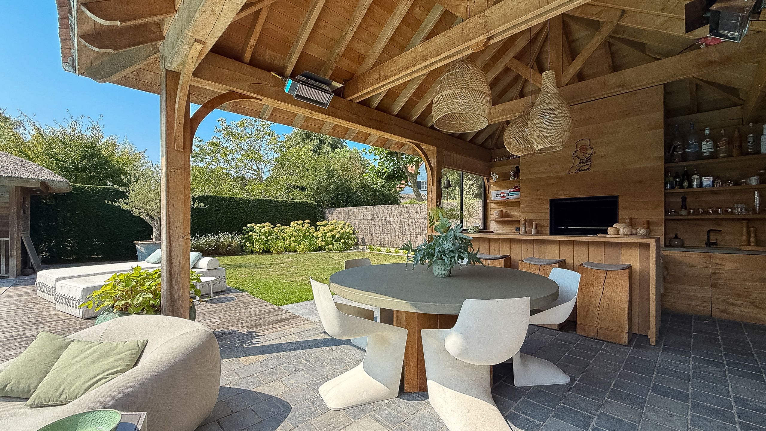 Exclusieve villa met zwembad, gelegen in een groene omgeving foto 5