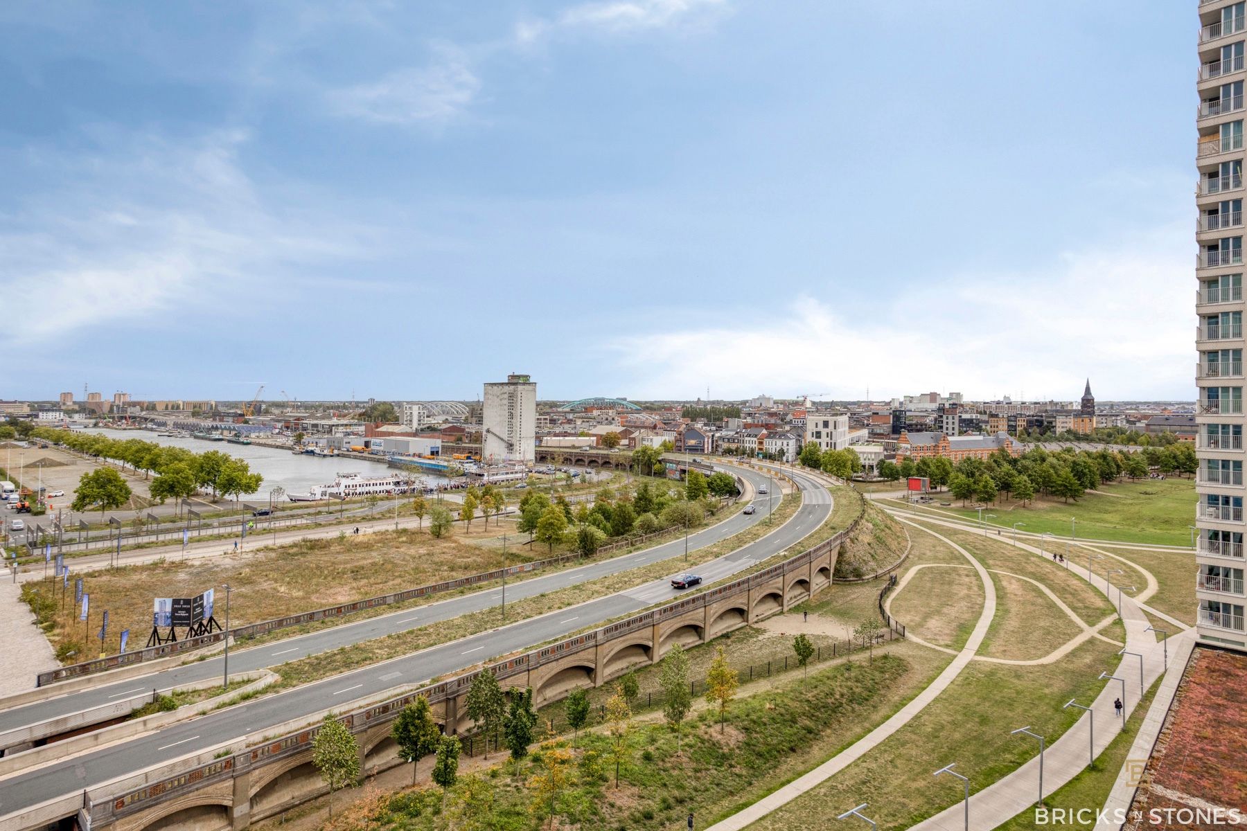 Charmante studio met uitzicht op Park Spoor Noord! foto 10