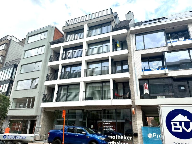 Centraal gelegen, modern appartement met 2 slaapkamers en terras foto {{pictureIndex}}