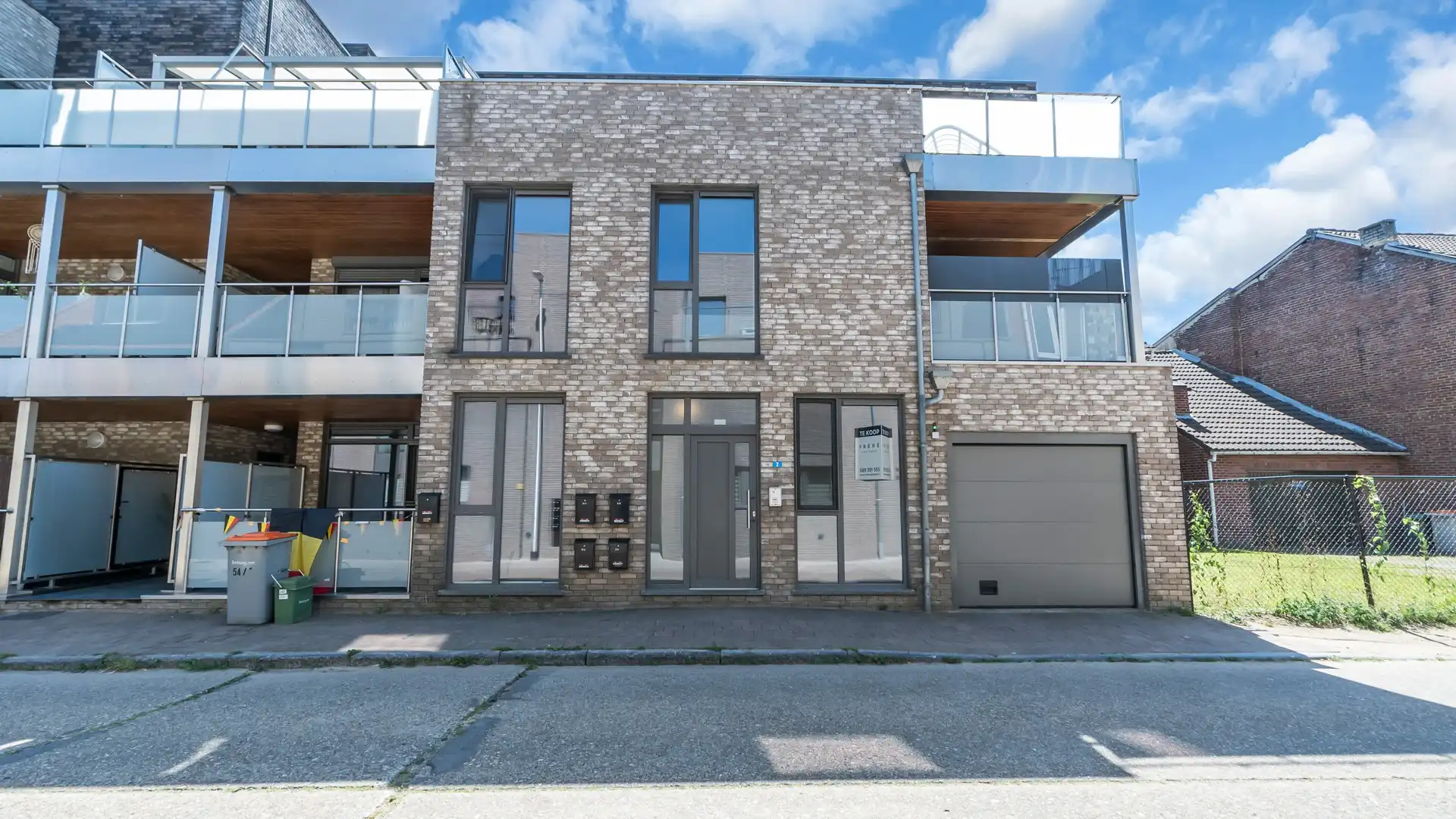 Energiezuinig gelijkvloers appartement met een ruim terras te Maasmechelen foto {{pictureIndex}}