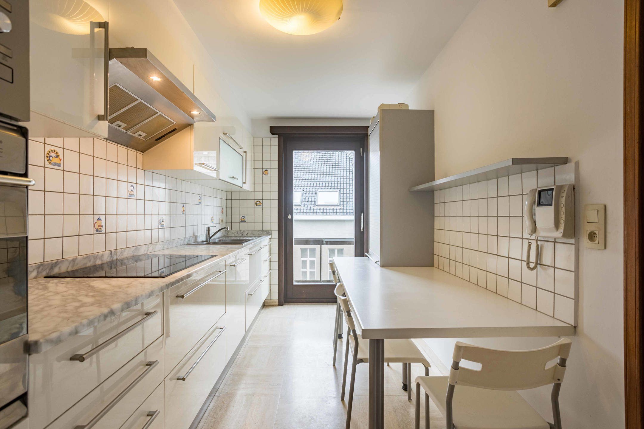 Ruim appartement met 2 slaapkamers pal in het centrum foto 6
