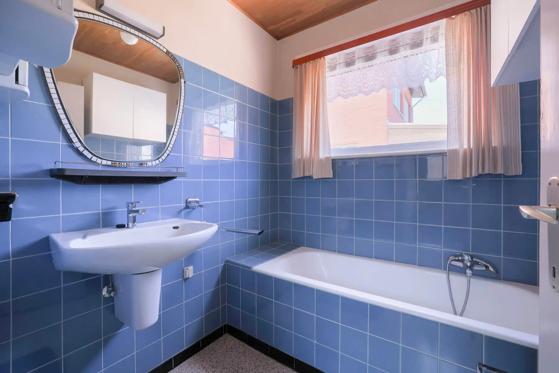 Te renoveren woning met 3 slpks, ruime zolder en diepe tuin in Mol-Ezaart foto 13