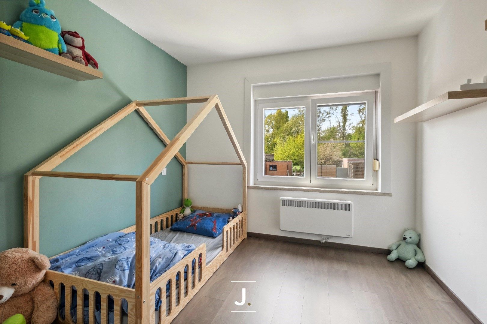 Instapklare gezinswoning met vier slaapkamers, zonnige tuin, grote garage en tal van extra’s – volledig gerenoveerd in 2019 foto 16