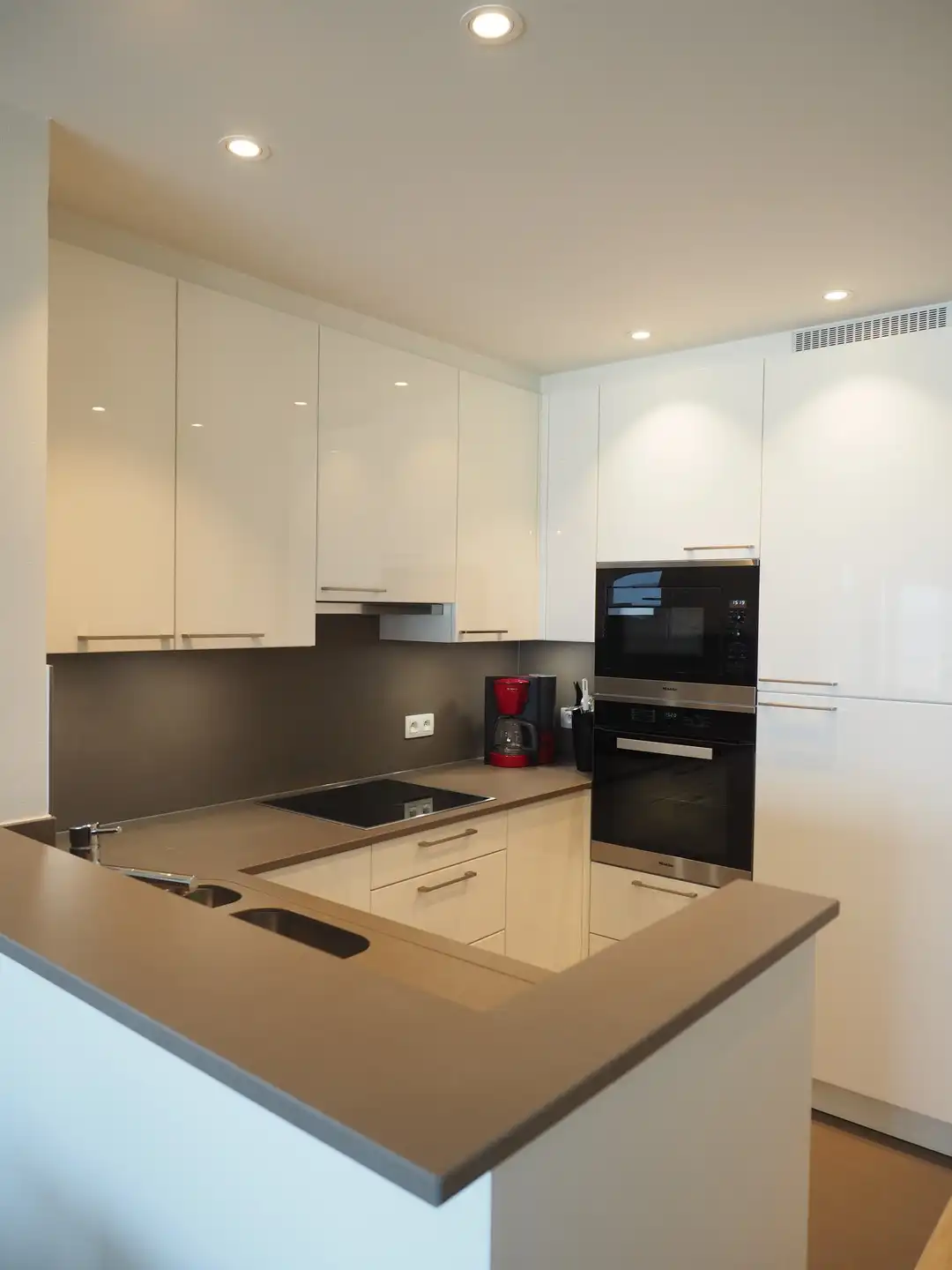 Gemeubeld: aangenaam vakantieappartement op de Zeedijk in Duinbergen! foto 9
