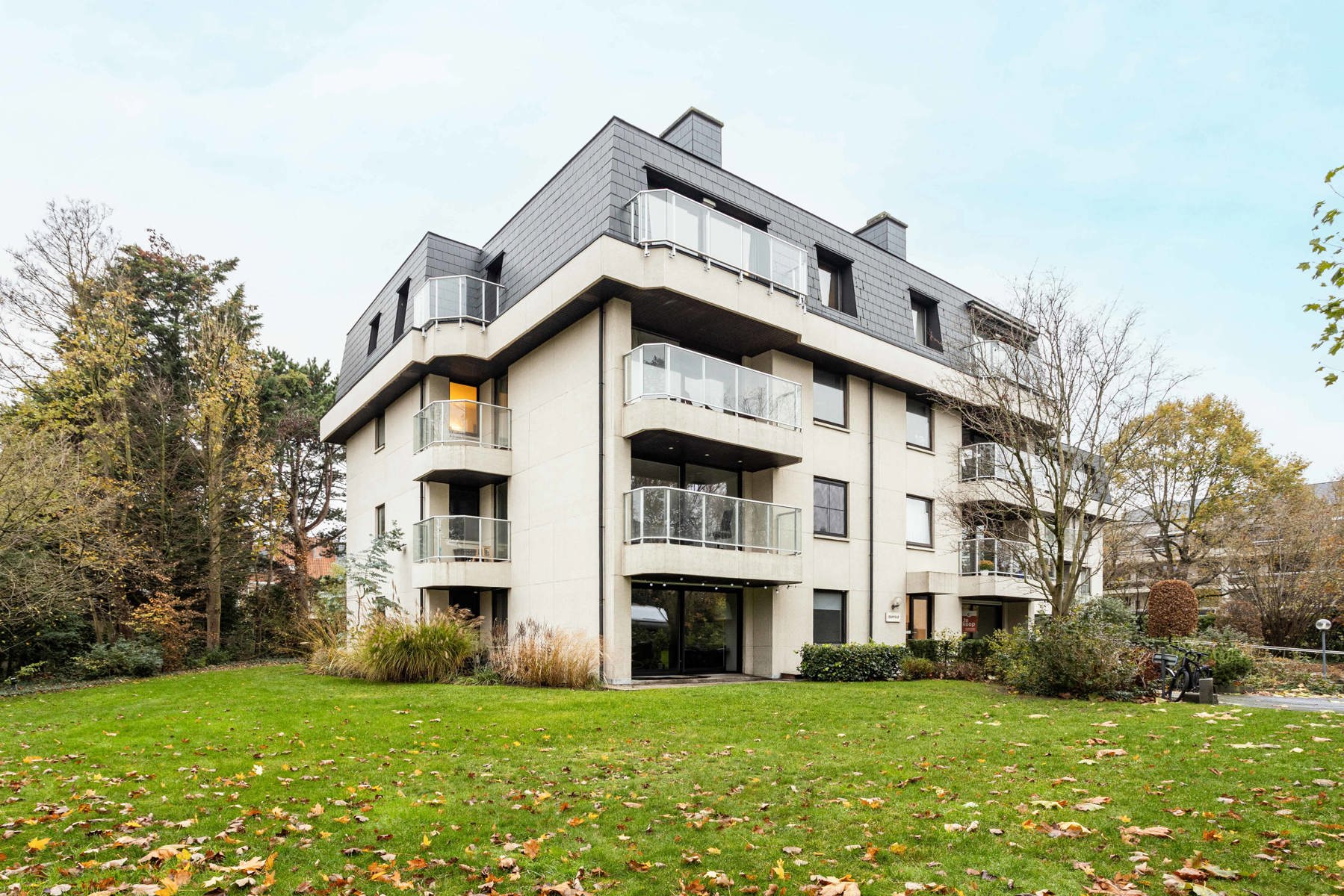 Ruim en lichtrijk duplexappartement met garagebox foto 18