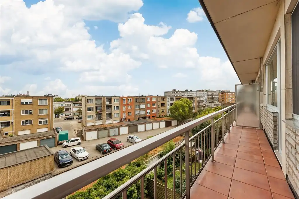 Gerenoveerd appartement met 2 terrassen foto 11