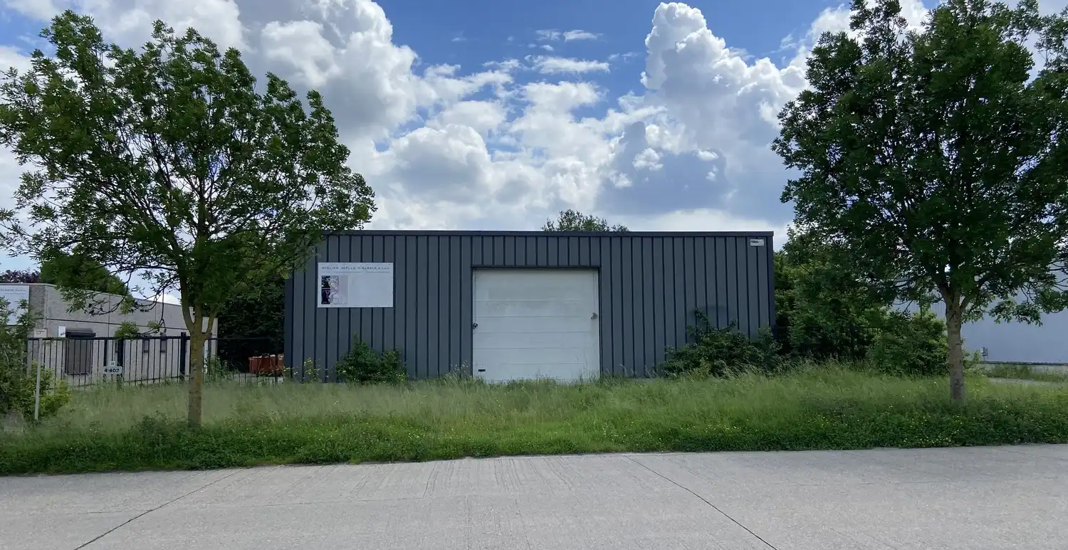 Te huur: veelzijdige bedrijfshal/magazijn op industrieterrein in Lanaken foto 2