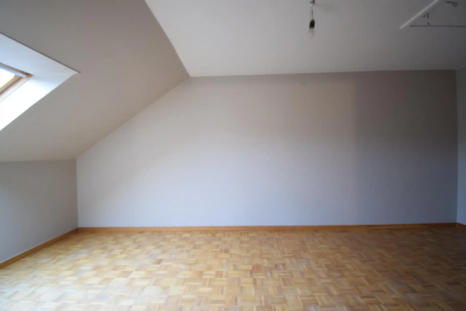 STIJLVOLLE HALFOPEN WONING NABIJ STERREBOS foto 5