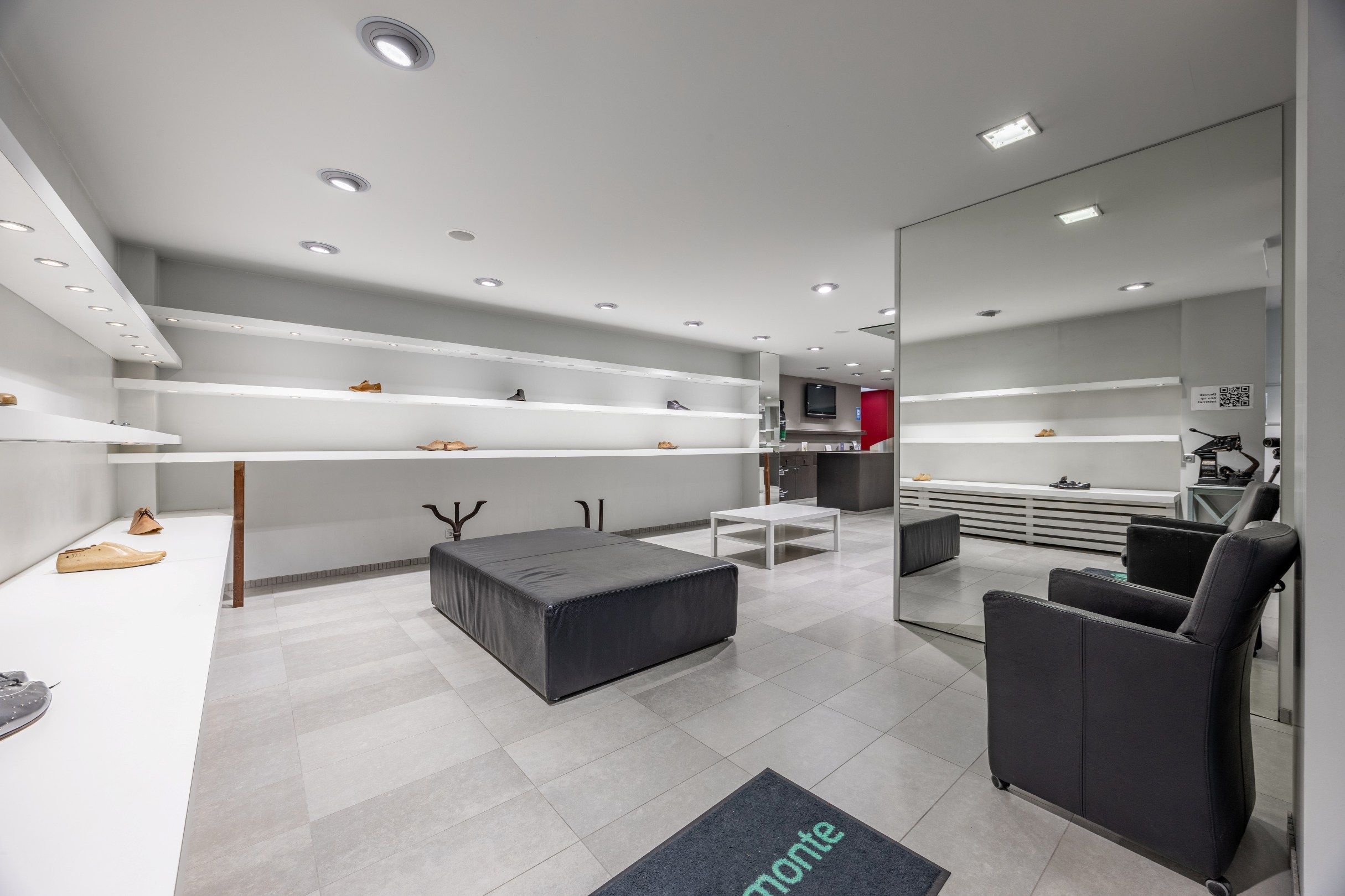 CENTRAAL GELEGEN COMMERCIEEL HANDELSPAND foto 11