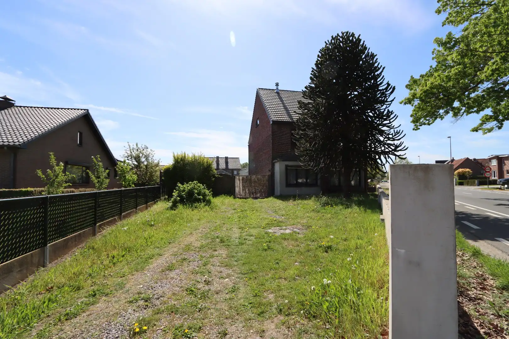 Ruime gezinswoning met bouwgrond foto 22