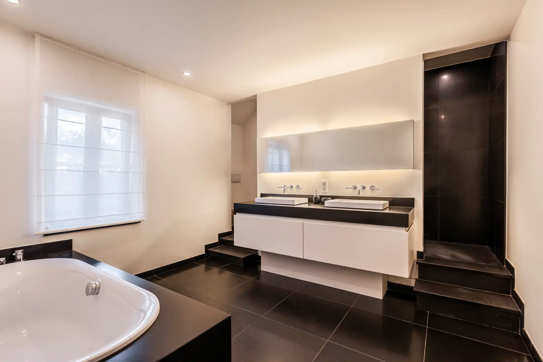 Instapklare villa met 4 slpks en binnenzwembad op 2232m² foto 14