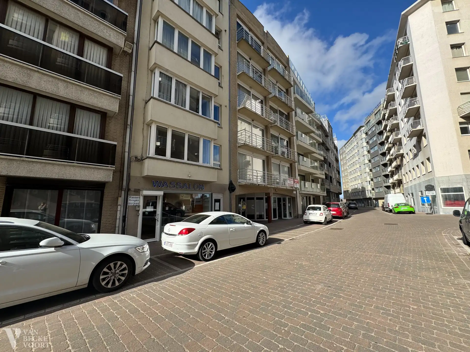 Verfijnd heringericht appartement met zicht op zee foto 14