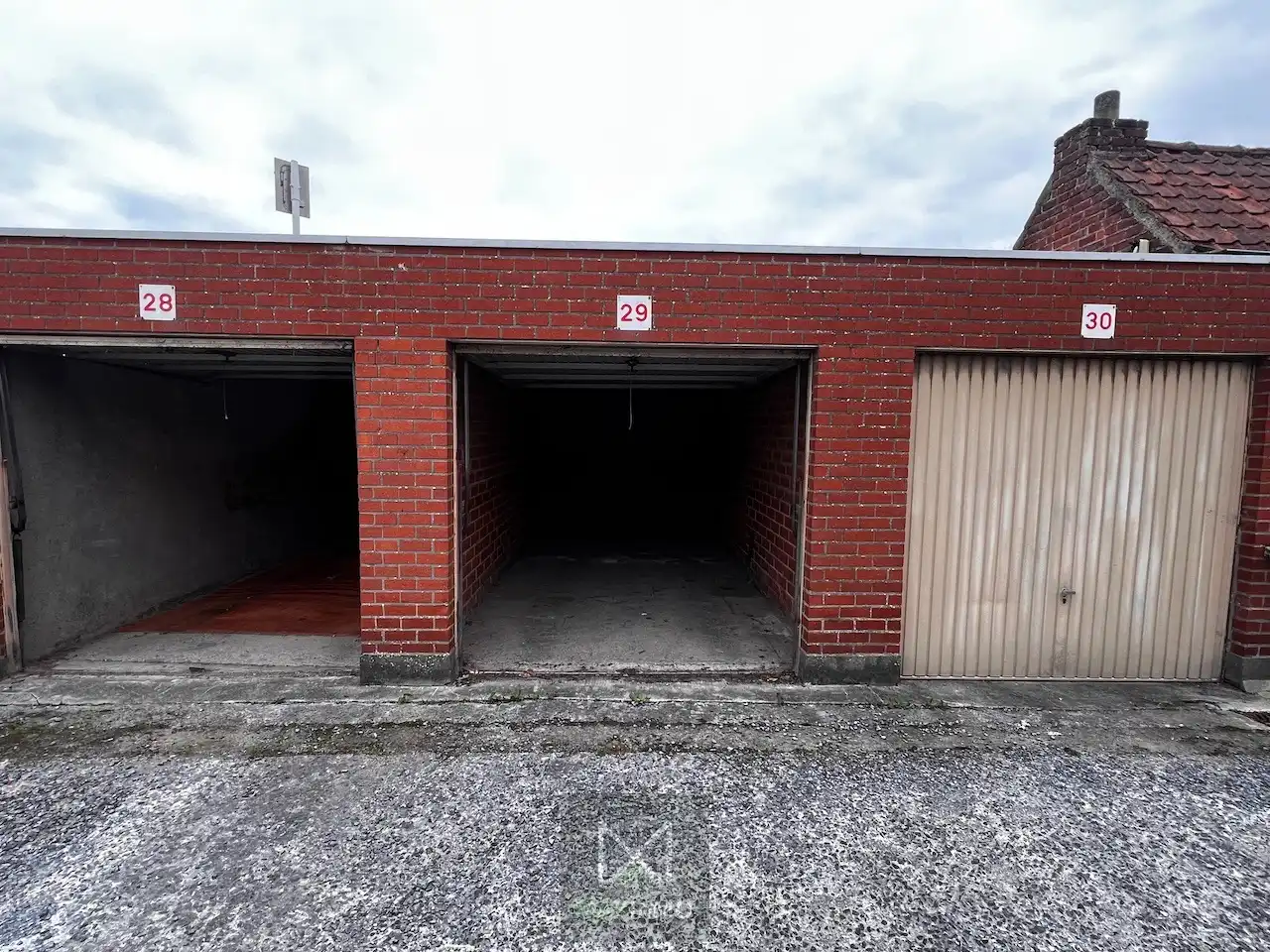 10 GARAGES TE KOOP IN HET CENTRUM VAN LAUWE foto 7