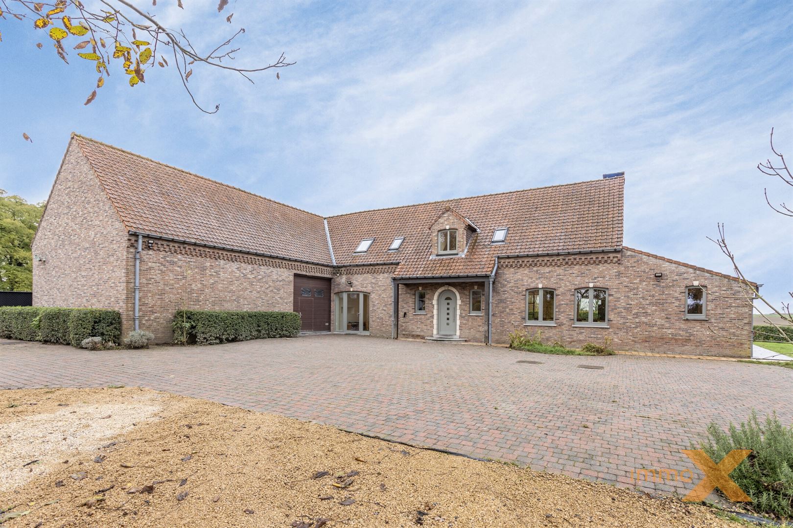 PRACHTIGE LANDELIJKE VILLA MET MAGAZIJN EN PAARDENSTALLEN foto 2