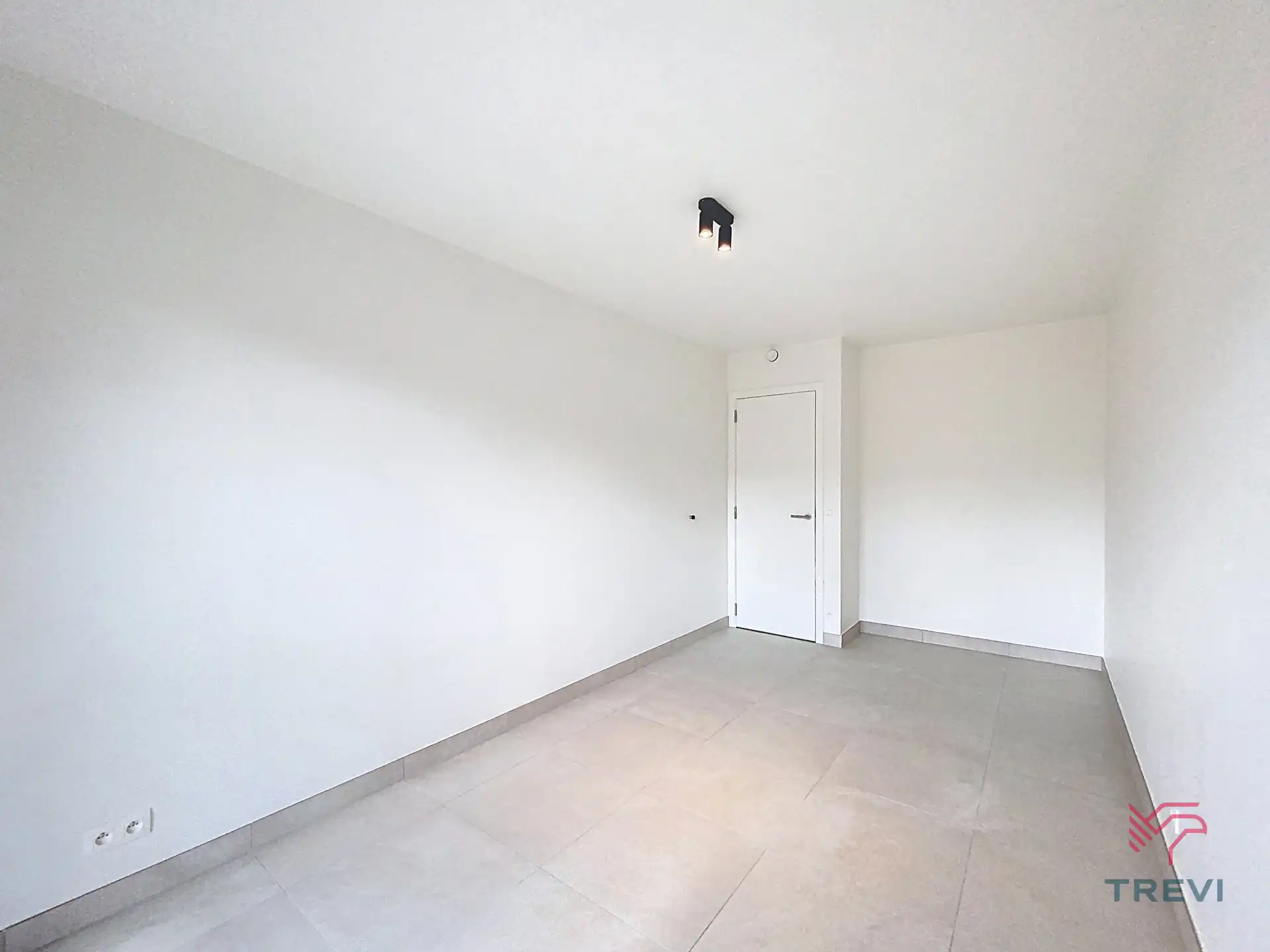 Nieuwe duplex met 4 kamers en ruime kamers foto 11