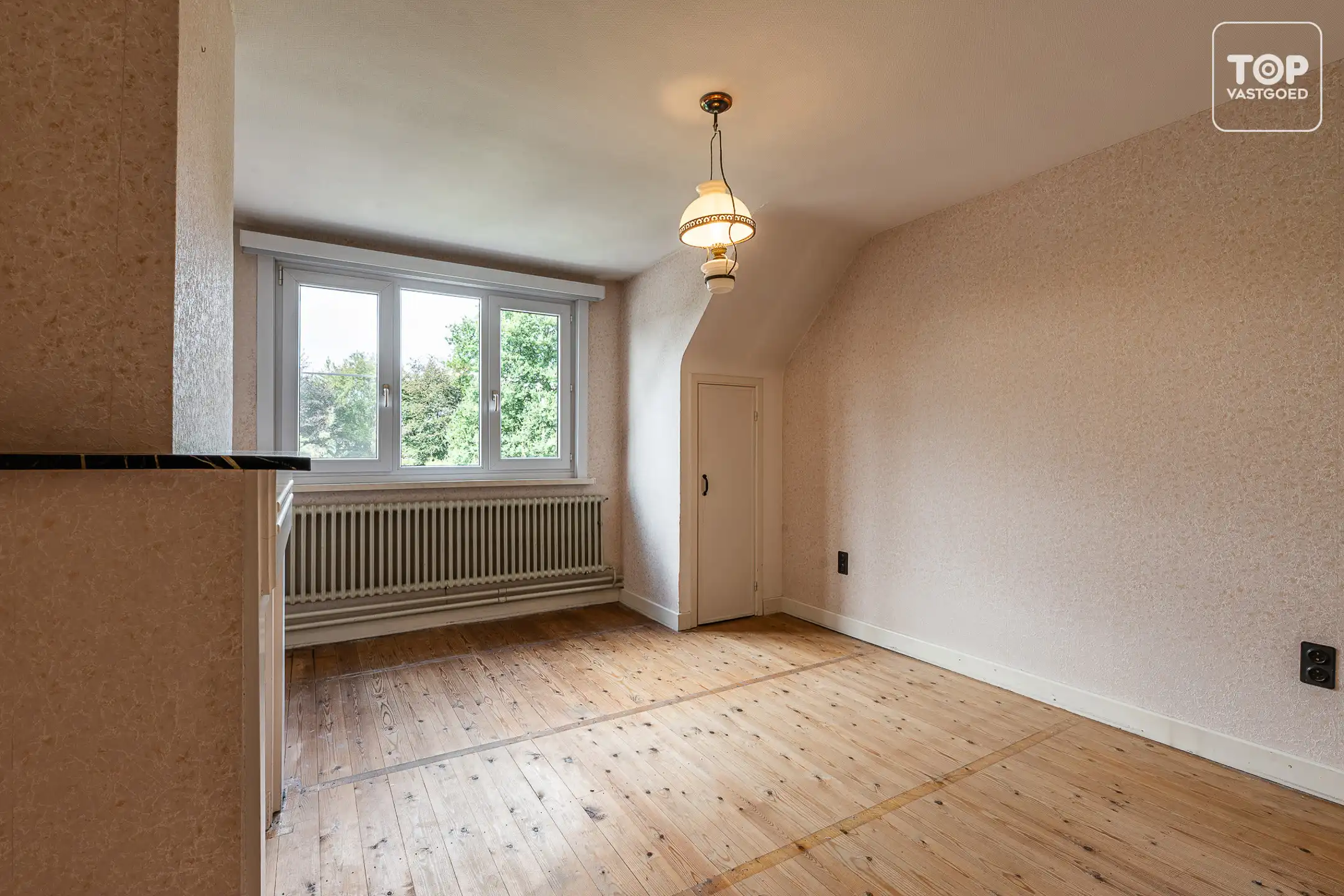 Te renoveren halfopen bebouwing met 3 slaapkamers, garage en ruime tuin op perceel van +-600 m² foto 12