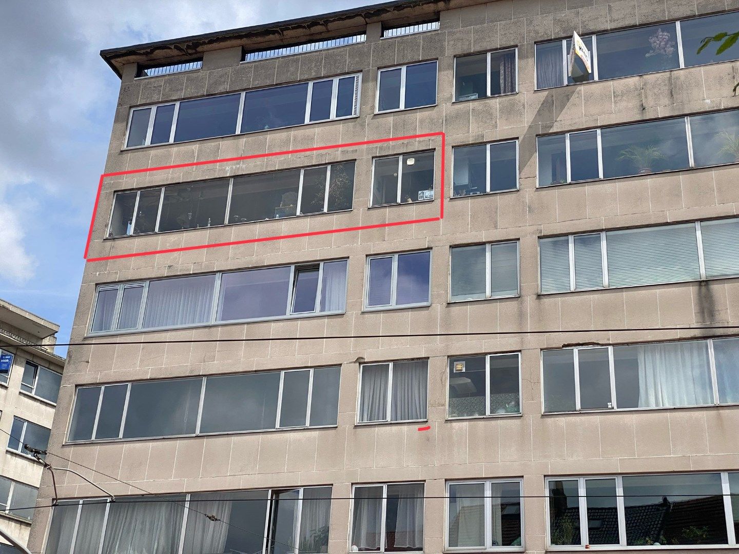 Op zoek naar een centraal gelegen appartement? Dit ruim te renoveren appartement van 96m ² met lift en 2 slaapkamers heeft een  centrale ligging in Antwerpen. foto 2