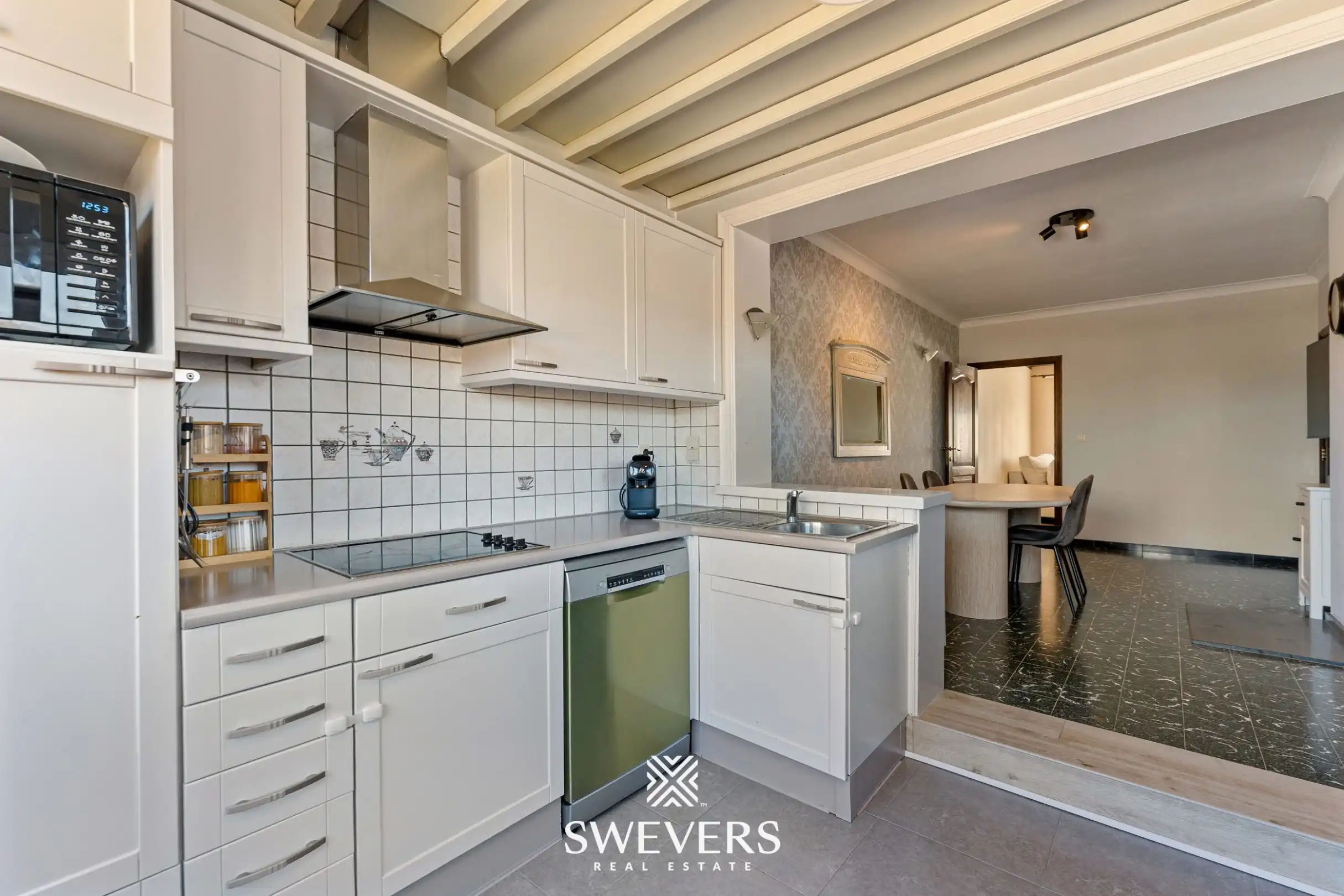 Karaktervolle gezinswoning met veel potentieel op 11a 74ca te Jesseren. foto 10